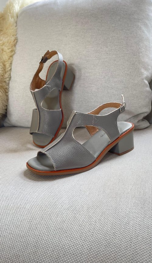 Sandália Fendi